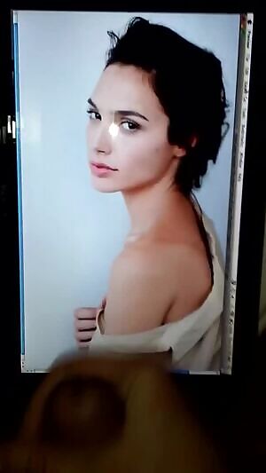 Gal Gadot is a fucking cum Queen