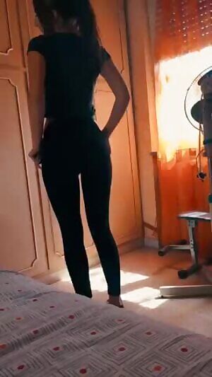 Ariel Winter Twerking