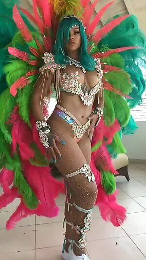I just can't stop jerking off to Rihanna. Goddes.