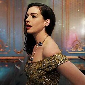 Anne Hathaway would look so good covered in cum