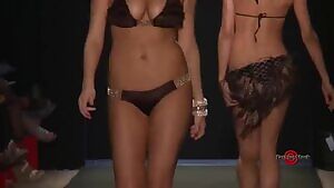 Kate Upton with the bounce