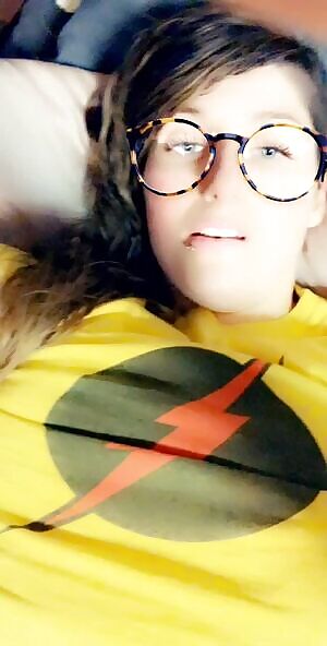 See that Cleavage in a Flash