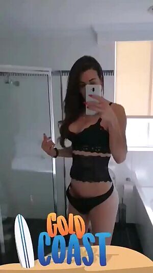 Carla Brasil bags up