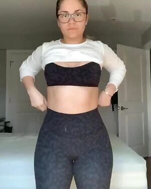 Quite the wagon she's draggin'.