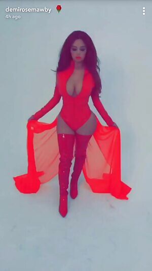 Demi red