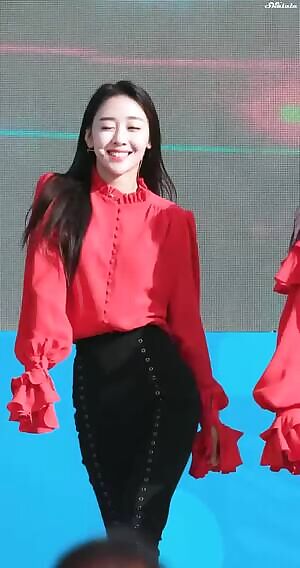 LOONA - Yves