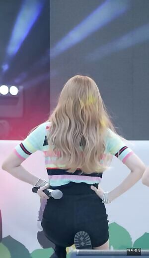 Cherry Bullet - Yuju's Tight Ass Looks Inviting