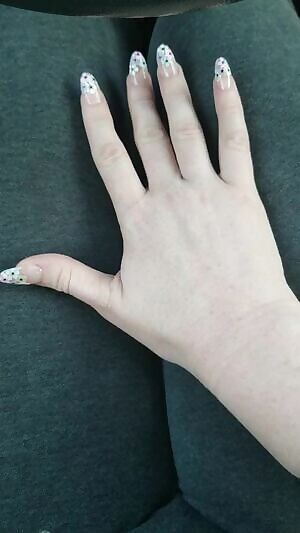 is there such thing as mani/pedi sugar daddies? 😂😂