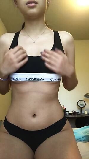 Got bored of studying so here’s a drop of my itty bitty titties 🤓