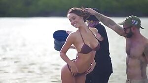 Alexis Ren