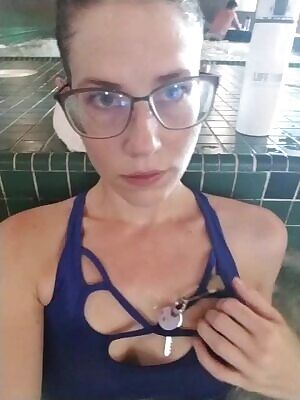 holdthemoan - Too fucused on the guy behind me I doubt notice the one I was flashing 🤣 f/36