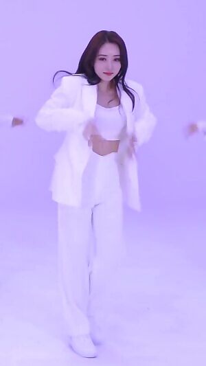 Dreamcatcher Sua's beautiful large boobs!