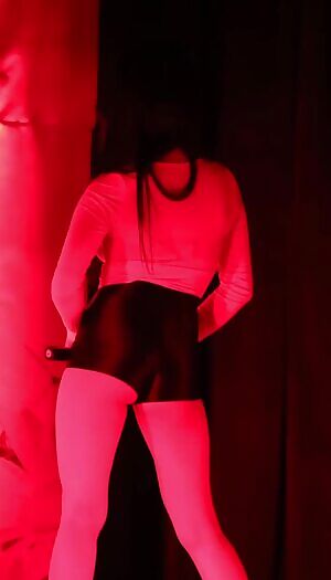 Girl Crush - Bomi - Showing off her Ass in Tight Shorts