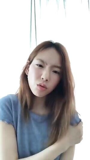 SNSD Taeyeon - No bra