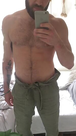 I made a pair of trousers that I’m proud of, so have a happy bulgy reveal!