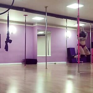 Pole Dancer and WBFF Pro Lauren Kenealy