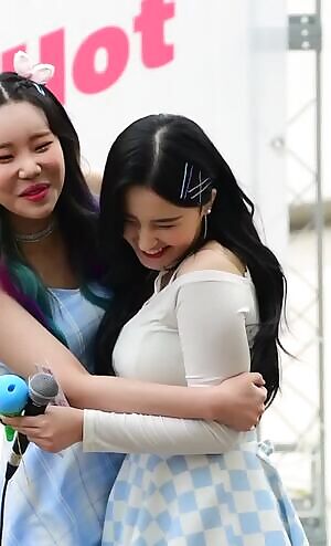 MOMOLAND Nancy