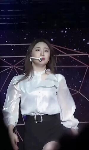 IZ*ONE - Lee Chaeyeon