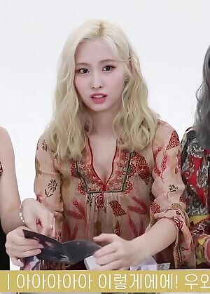 TWICE - Momo