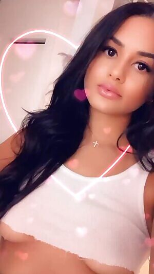Underboob