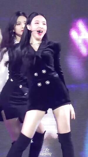 TWICE Nayeon lovely hips