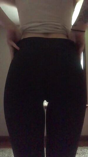 Tiny butt strikes again.. 🔈