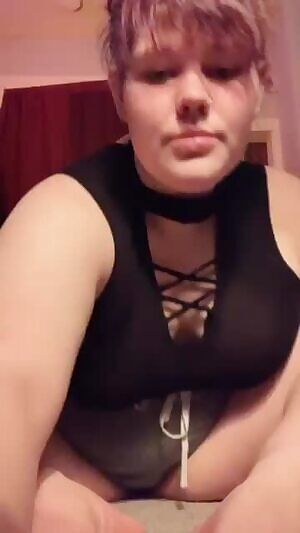 any love for thick girls with cute feet?