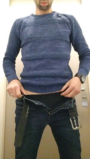 My beard and boner, wishing everyone a good Monday!! 37M4F