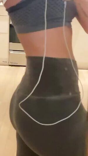 Dove Cameron showing her tight ass off in leggings