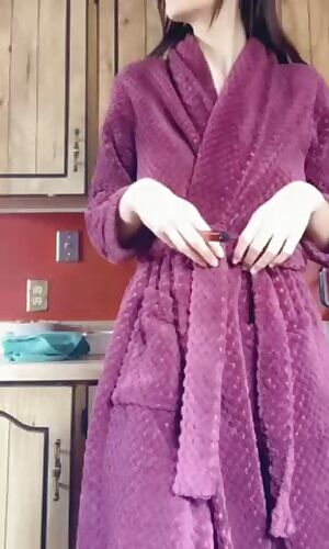 Quick lash in the kitchen for you while my whole family is home 🤫😛