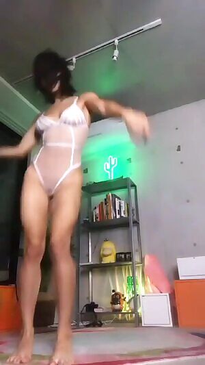 That lingerie + her dance = 🔥