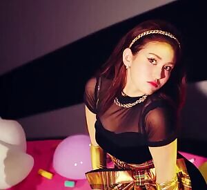 Jeon Somi cleavage