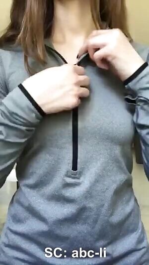 I am a lovely girl who likes to laugh a lot.SC: abc-li