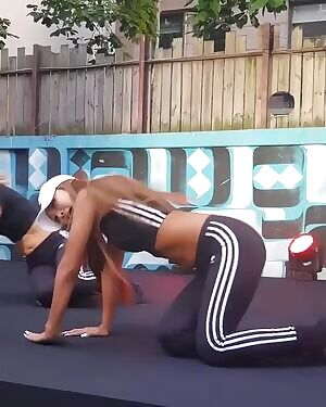 Hyolyn - Tight Ass