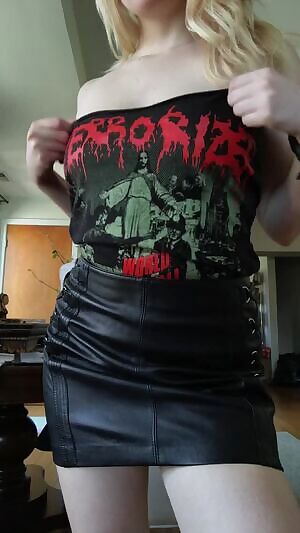 No bra, no problem