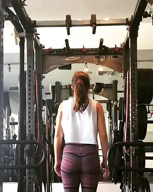 Minka Kelly has a God-tier Ass