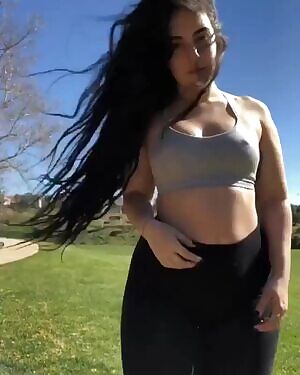 fakeout it's her ass that's big