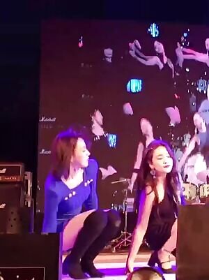 Red Velvet - Wendy & Joy