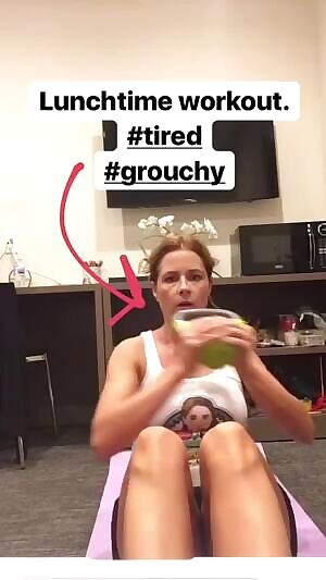 I want to fuck hot and sweat MILF Jenna Fischer after her workout