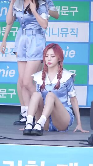 Dreamcatcher - JiU's erotic panty flash