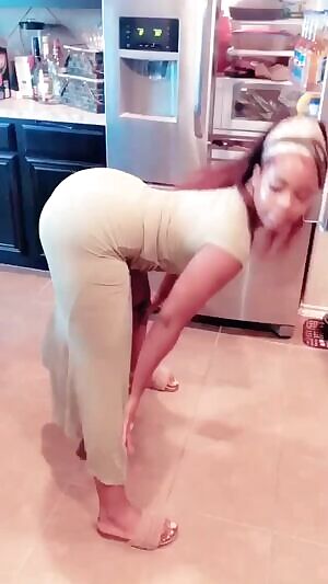Dat ass moving