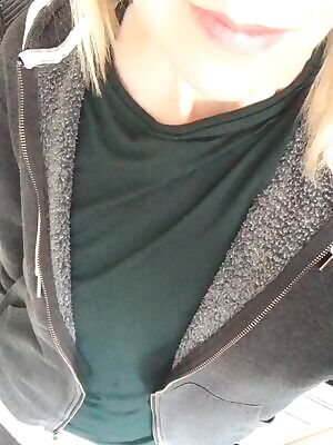 Those little dummies think I’m in here making breakfast. 🤫