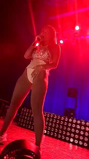 Upvote if u want to jerk off to an niykee heaton album