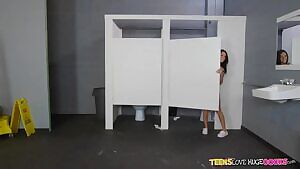 Roadtrip GloryHole - Megan Rain