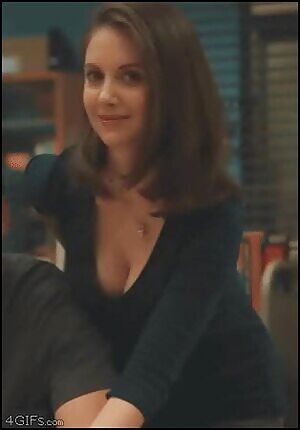 Alison Brie is the perfect college cumdumpster