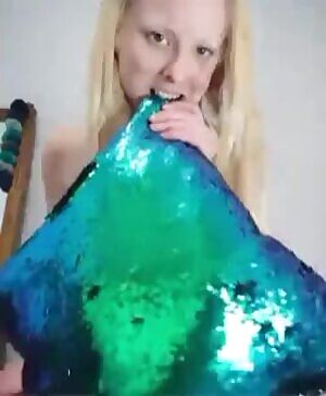 Let's it!🍭Spend your Sunday-Funday with a Bratty Tease. Friendly ❄️Accepting custom requests