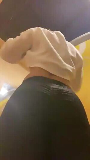 Spectacular Upskirt Reveal!