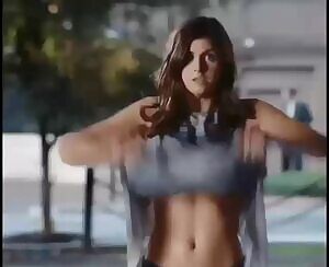 Alexandra Daddario's boobs on point! 👍🏼