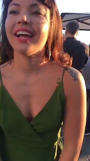 Sexy Brunette Showing Your Pussy in the Outdoor Party