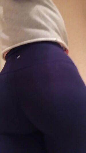 This may be a little mild or y'all, but I figured why not! My ass in leggings